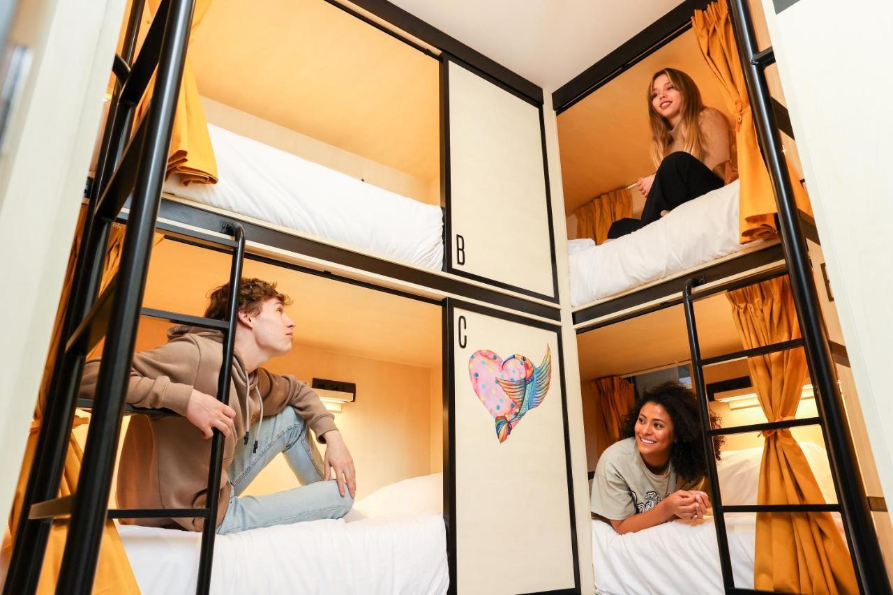 Privates 6-Bett-Zimmer mit eigenem Bad